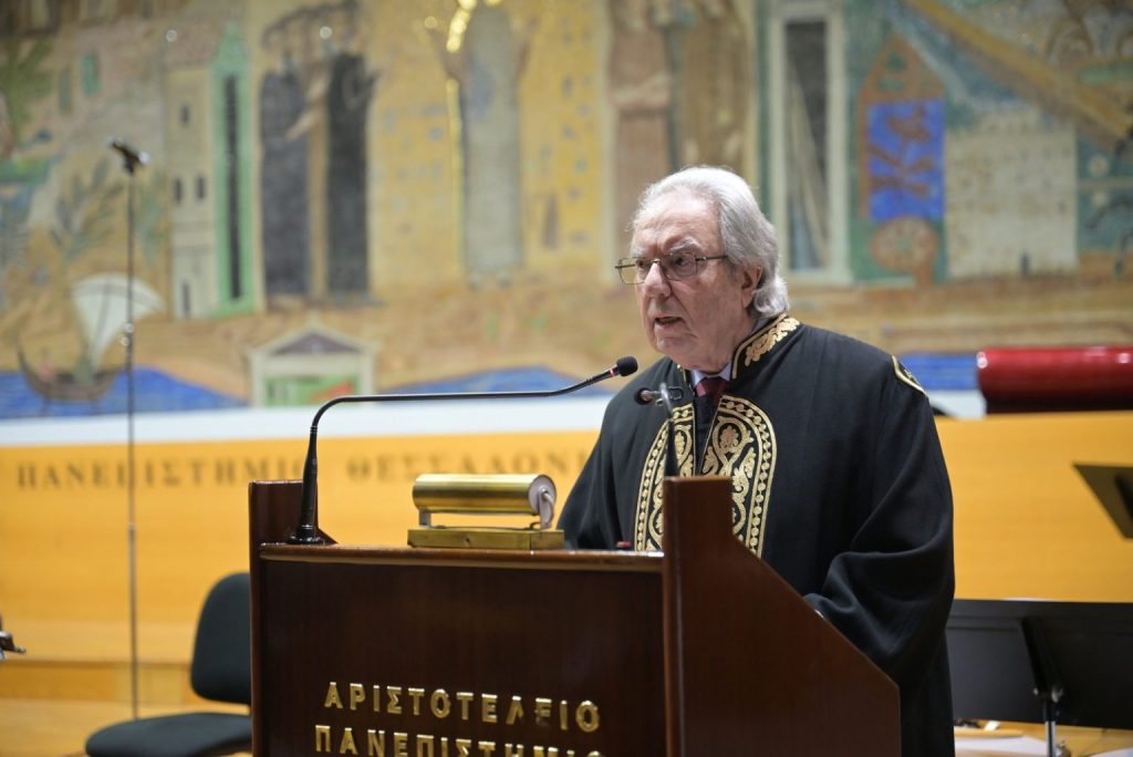 O Επίτιμος Kαθηγητής και πρώην Πρύτανης του ΕΚΠΑ Γ. Μπαμπινιώτης κεντρικός ομιλητής στην τελετή εορτασμού της Εθνικής Επετείου της 25ης Μαρτίου στο Αριστοτέλειο Πανεπιστήμιο