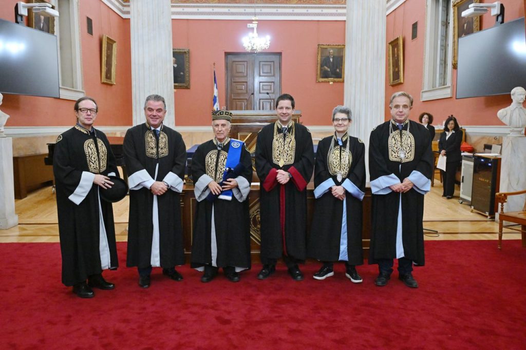 Επίτιμος διδάκτορας του Τμήματος Μουσικών Σπουδών της Φιλοσοφικής Σχολής του Εθνικού και Καποδιστριακού Πανεπιστημίου Αθηνών αναγορεύτηκε ο διακεκριμένος Άρχων Μαΐστωρ της Αγίας του Χριστού Μεγάλης Εκκλησίας, κύριος Γεώργιος Χατζηθεοδώρου