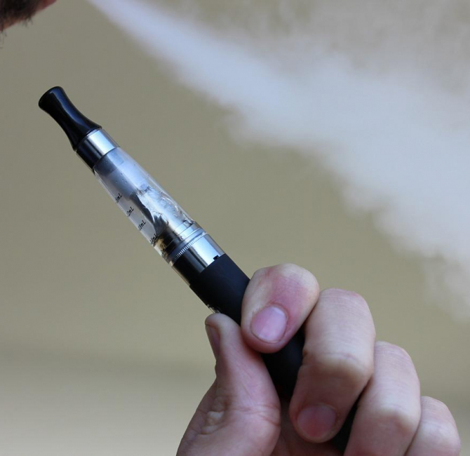 e cigarette g65b5d5343 1280