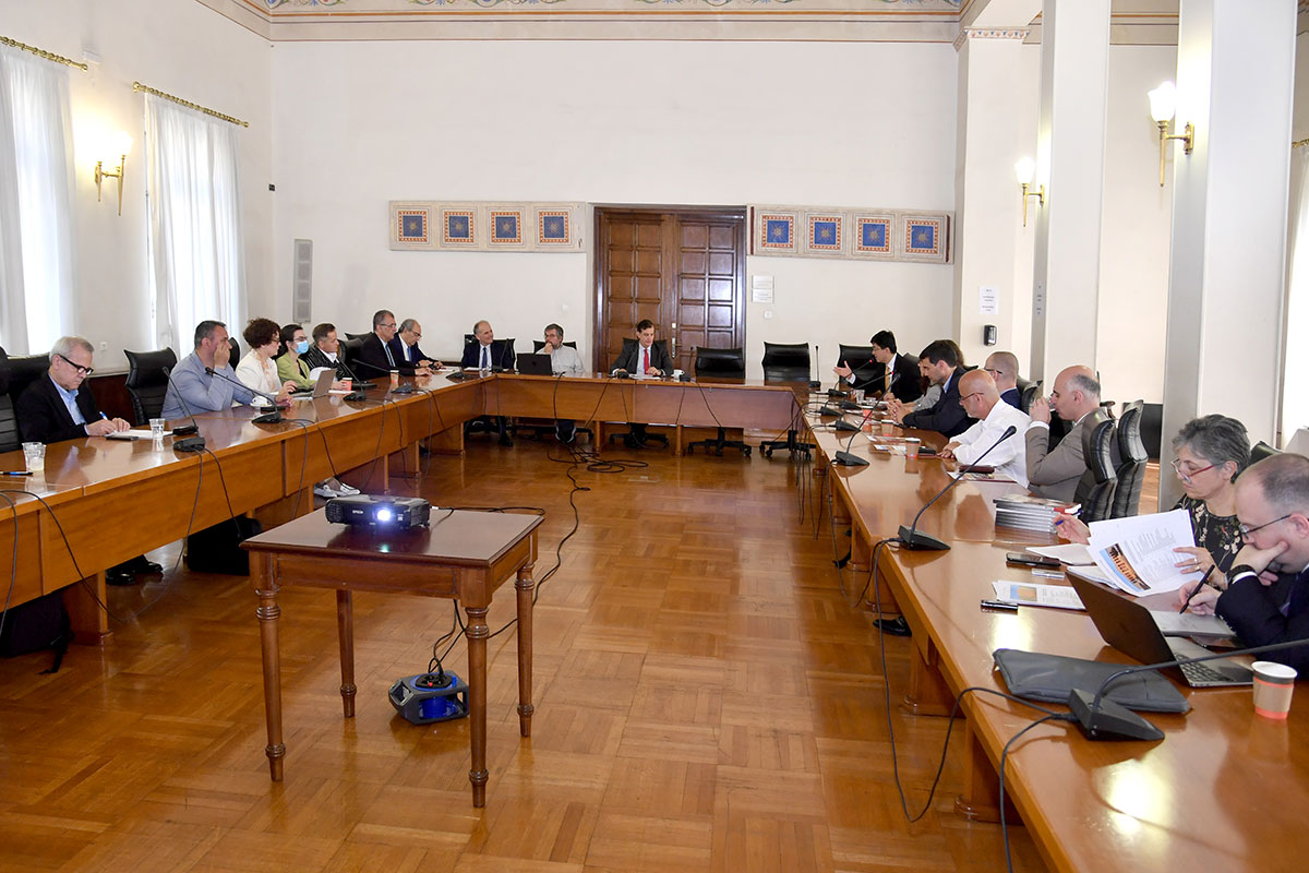 Ο Πρόεδρος Professor Mung Chiang και αντιπροσωπεία του Πανεπιστήμιου ...