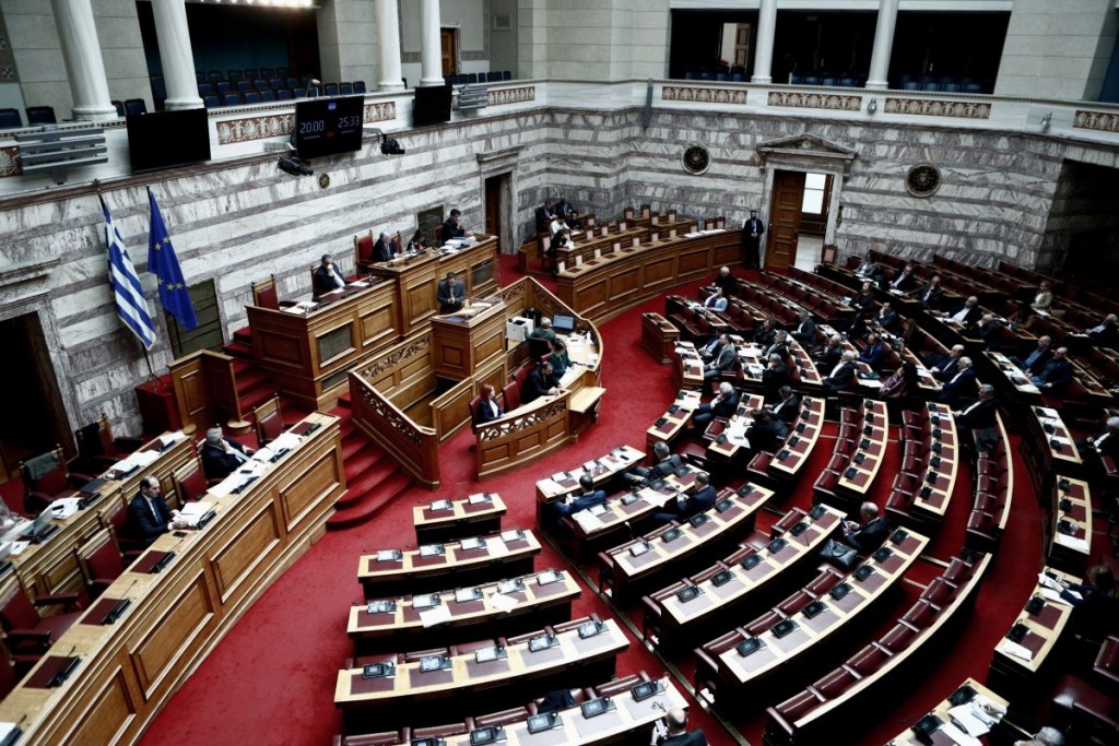 Η Βουλή στο κέντρο του πολιτεύματος