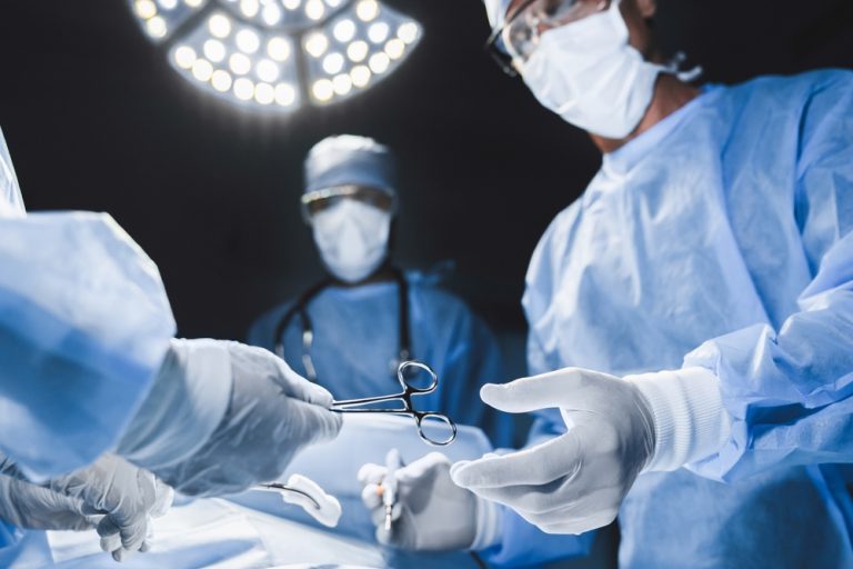 Η Ιατρική Σχολή του ΕΚΠΑ αναδεικνύει το ραγδαία εξελισσόμενο έργο της Χειρουργικής Κλινικής Μεταμόσχευσης Ήπατος στο ΓΝΑ «Λαϊκό»