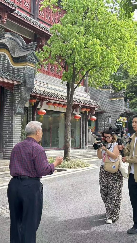 LOOKING CHINA2