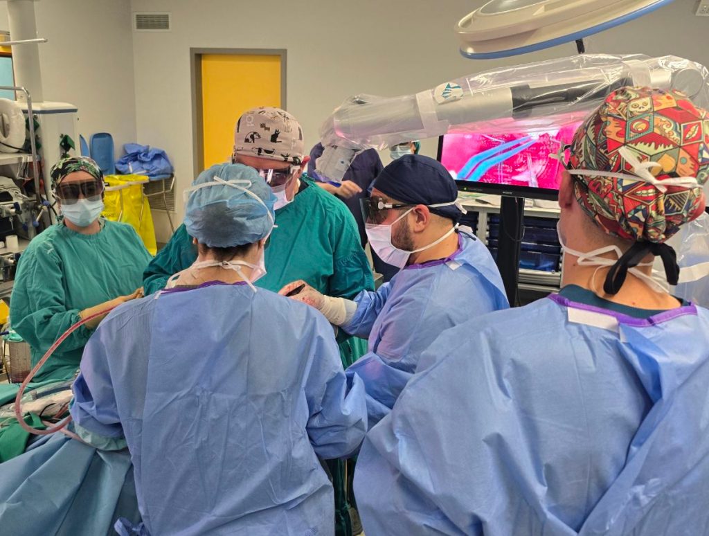 Ζωντανή επίδειξη νευροχειρουργικής επέμβασης από την Α’ Νευροχειρουργική Κλινική του ΕΚΠΑ