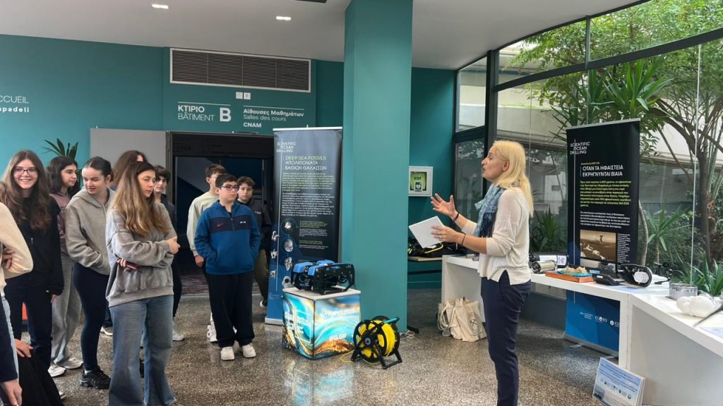 33e1c9d4 8d7f 4c18 8ee8 fd2cfa3526e3