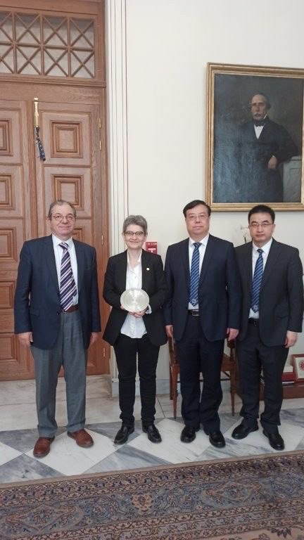 photo 5870984418783071029 x