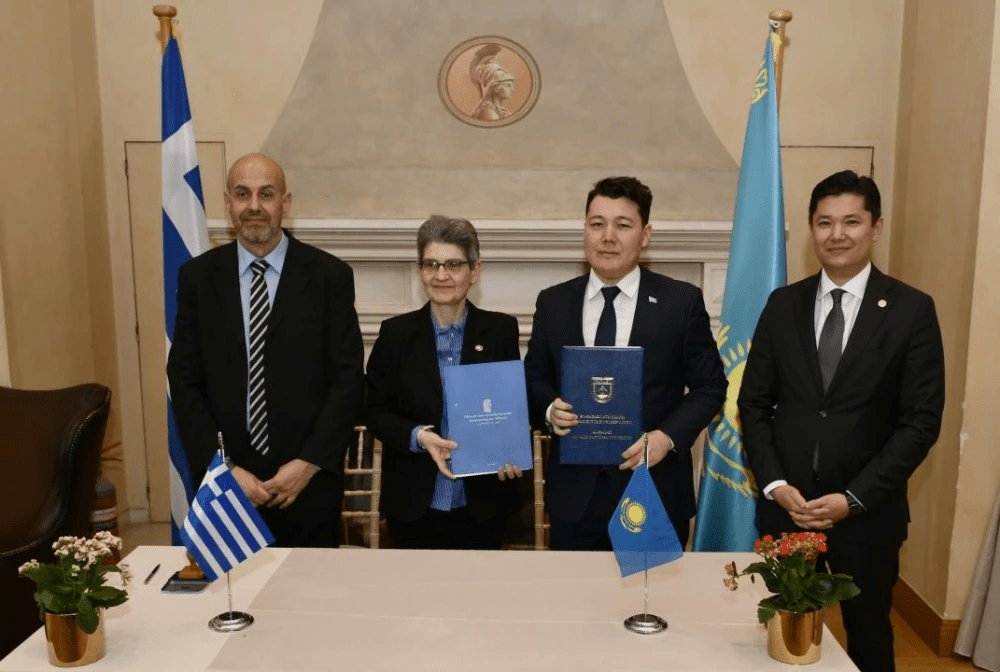 Με την υπογραφή μνημονίου συνεργασίας (MoU) μεταξύ του Εθνικού και Καποδιστριακού Πανεπιστημίου Αθηνών (ΕΚΠΑ) και του Εθνικού Πανεπιστημίου Αλ Φαράμπι του Καζακστάν ολοκληρώθηκε στην Αθήνα το συνέδριο «Αλ Φαράμπι και Ελληνική Φιλοσοφία»