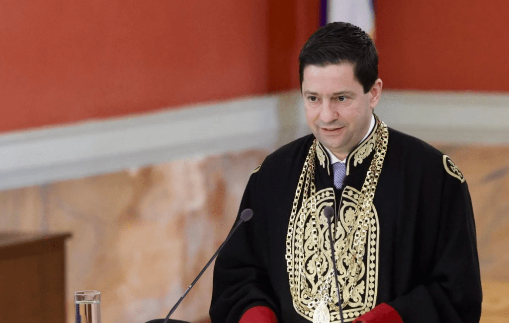 Ο Πρύτανης του ΕΚΠΑ, Καθηγητής Γεράσιμος Σιάσος μίλησε στην ιστοσελίδα newsbeast.gr για την Ελένη Γλύκατζη – Αρβελέρ