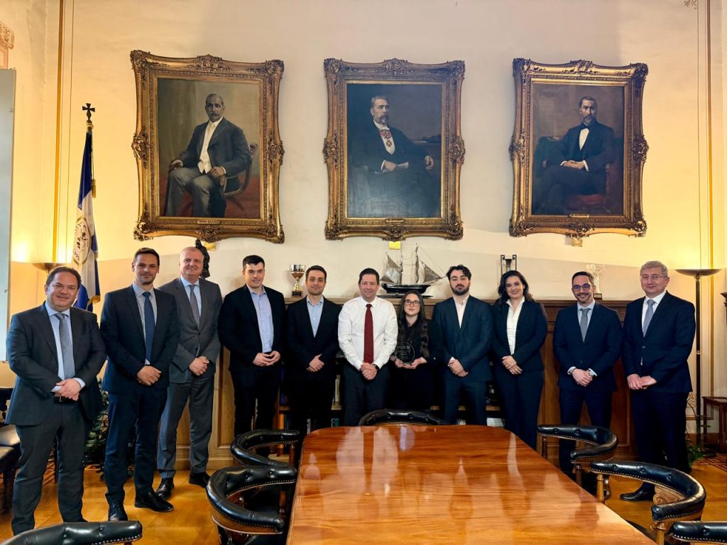 Επίσκεψη της νικήτριας ομάδας του CFA Research Challenge στον Πρύτανη του ΕΚΠΑ