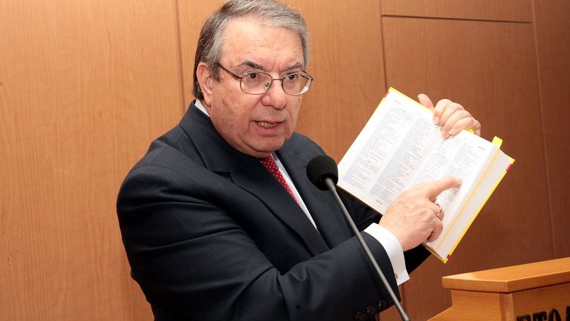 Βιβλιογραφική Παρουσίαση του Γ. Μπαμπινιώτη, Καθηγητή Γλωσσολογίας και Πρώην Πρύτανη του Πανεπιστημίου Αθηνών.