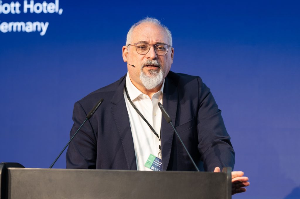 Συμμετοχή του Καθηγητή και Αναπληρωτή Προέδρου του Συμβουλίου Διοίκησης του ΕΚΠΑ, Νίκου Θωμαΐδη, στο 62ο ετήσιο συνέδριο της Ευρωπαϊκής Ένωσης ΜΗ.ΣΥ.ΦΑ και προϊόντων αυτοφροντίδας (AESGP) στο Βερολίνο.