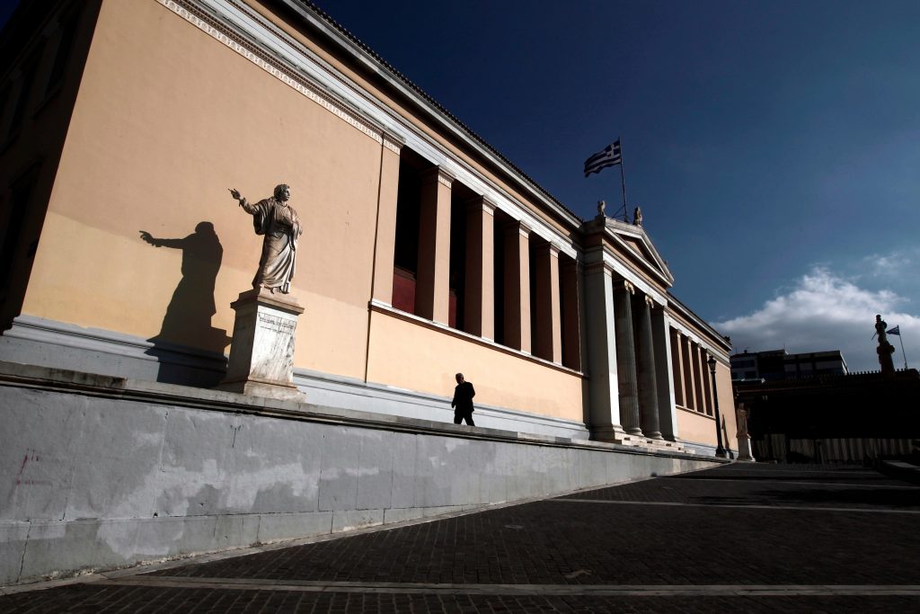 Άρθρο γνώμης της ομότιμης καθηγήτριας του ΕΚΠΑ Στέλλας Πριόβολου με τίτλο «Το ΕΚΠΑ στα ύψη!» στην ιστοσελίδα της εφημερίδας «Το Βήμα»